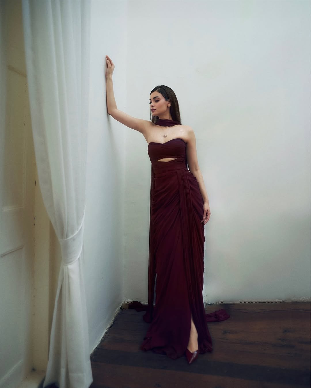 Diana Penty’s Maroon Gown Look Is Pure Elegance (10)