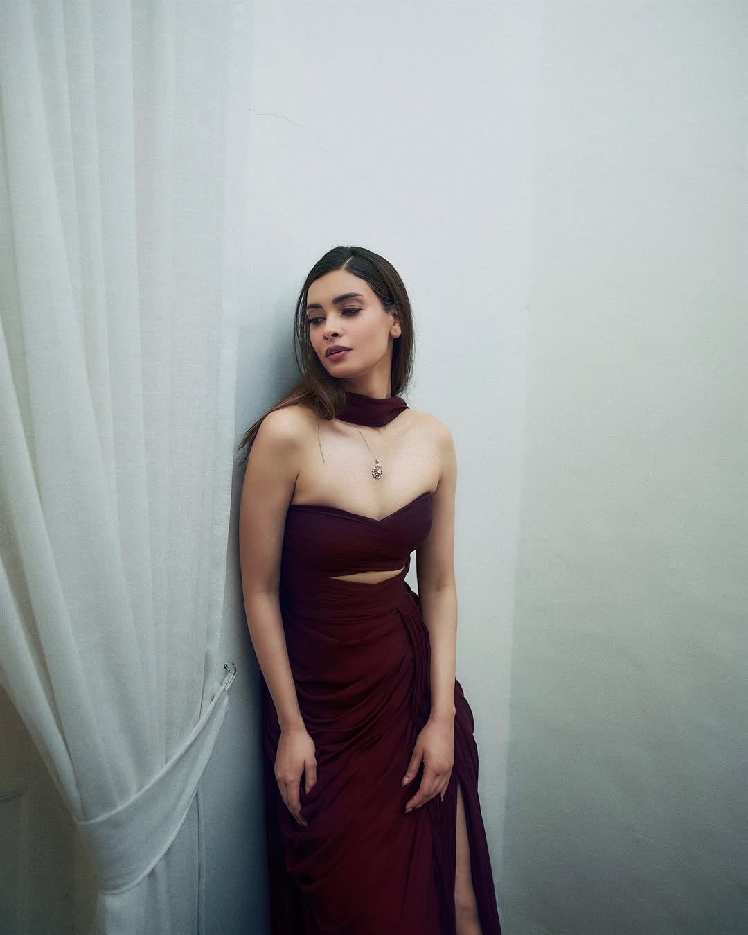 Diana Penty’s Maroon Gown Look Is Pure Elegance (6)