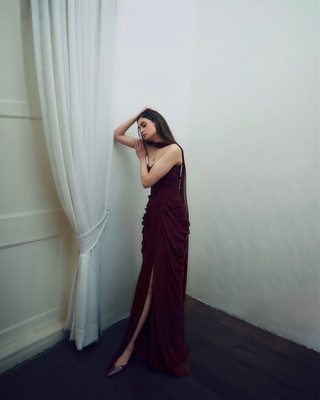 Diana Penty’s Maroon Gown Look Is Pure Elegance (7)