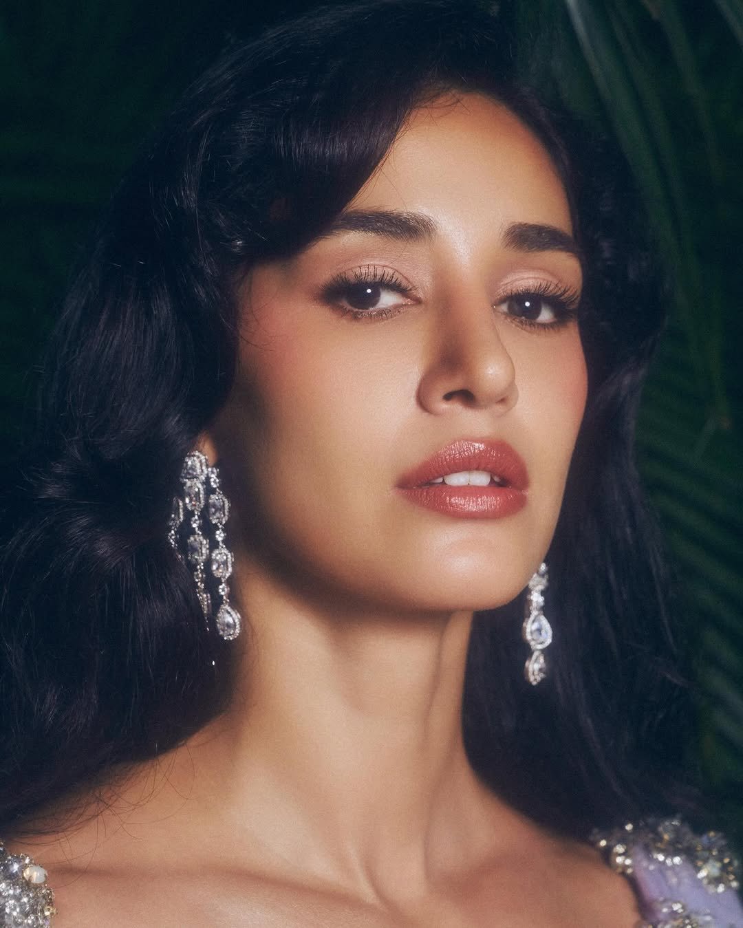 Disha Patani Glam Close-Up – Dewy Makeup & Diamond Earrings (1)