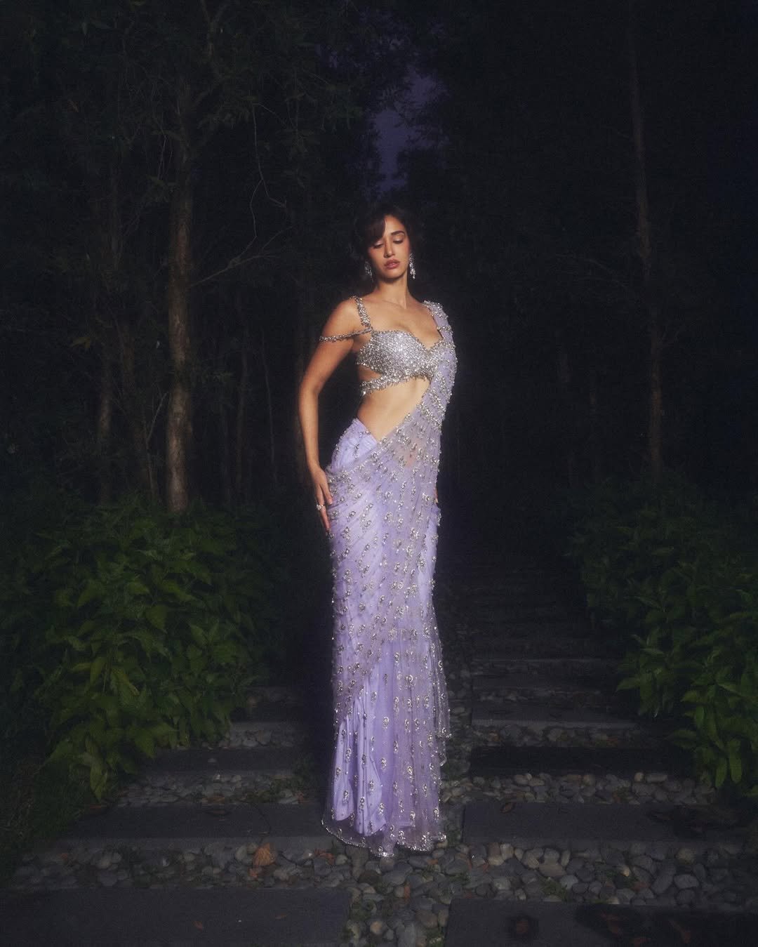 Disha Patani Glam Close-Up – Dewy Makeup & Diamond Earrings (11)