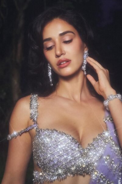 Disha Patani Glam Close-Up – Dewy Makeup & Diamond Earrings (6)