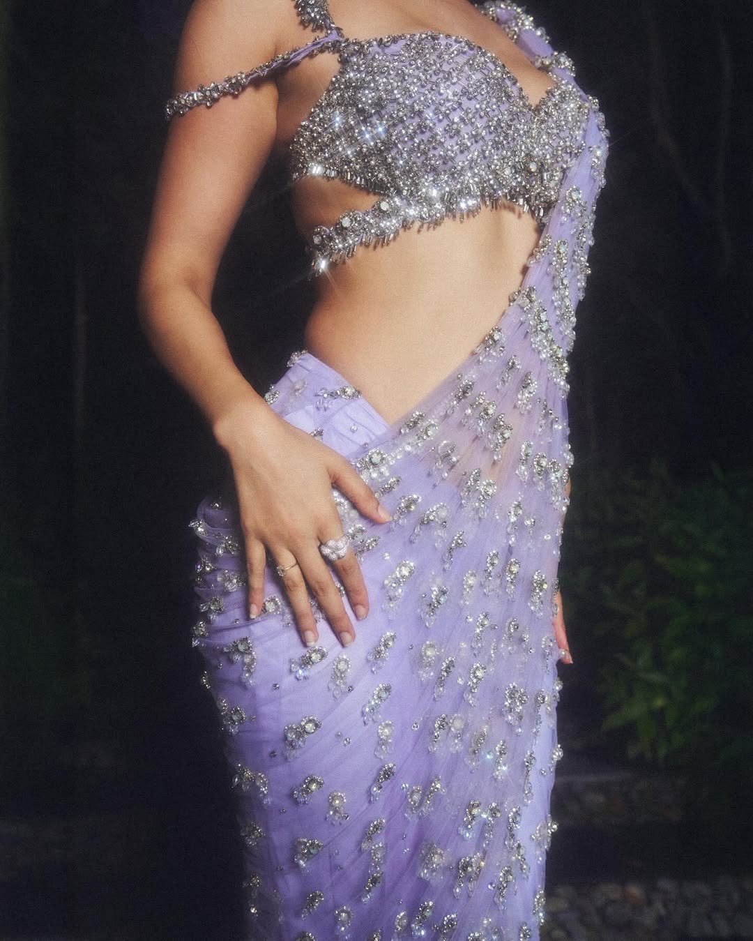 Disha Patani Glam Close-Up – Dewy Makeup & Diamond Earrings (7)