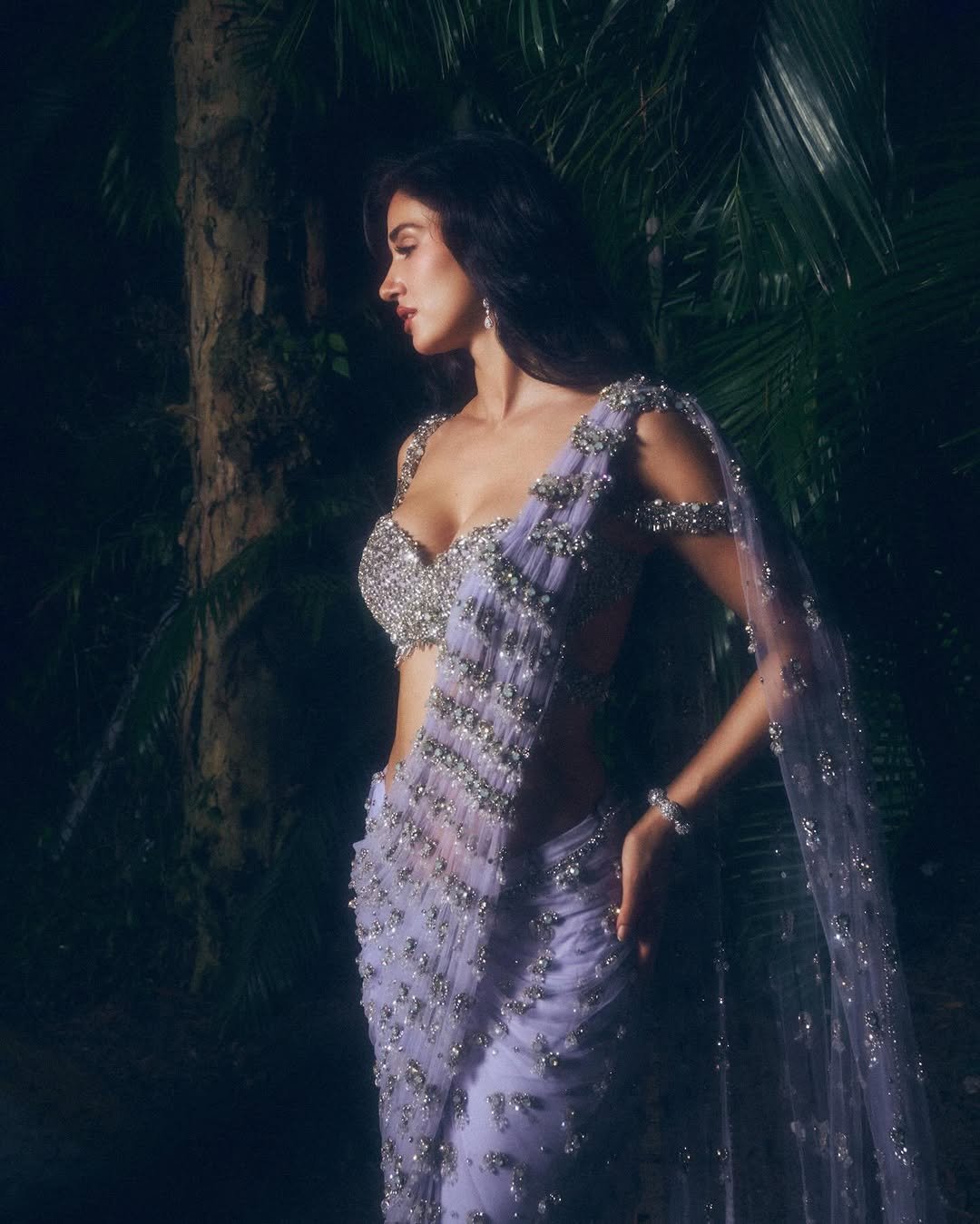 Disha Patani Glam Close-Up – Dewy Makeup & Diamond Earrings (9)