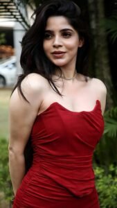 Divya Bharathi Hot HD Images in Red Outfit (1)