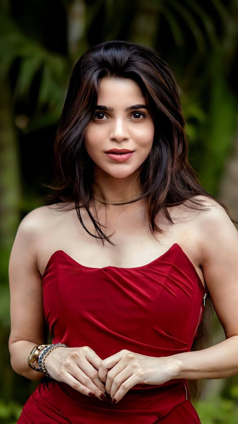 Divya Bharathi Hot HD Images in Red Outfit (7)