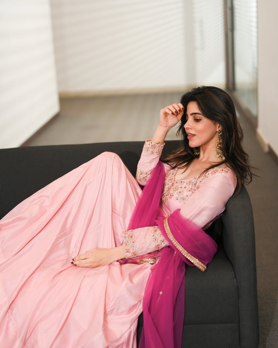 Divya Bharathi Looks Stunning in a Pink Anarkali (2)