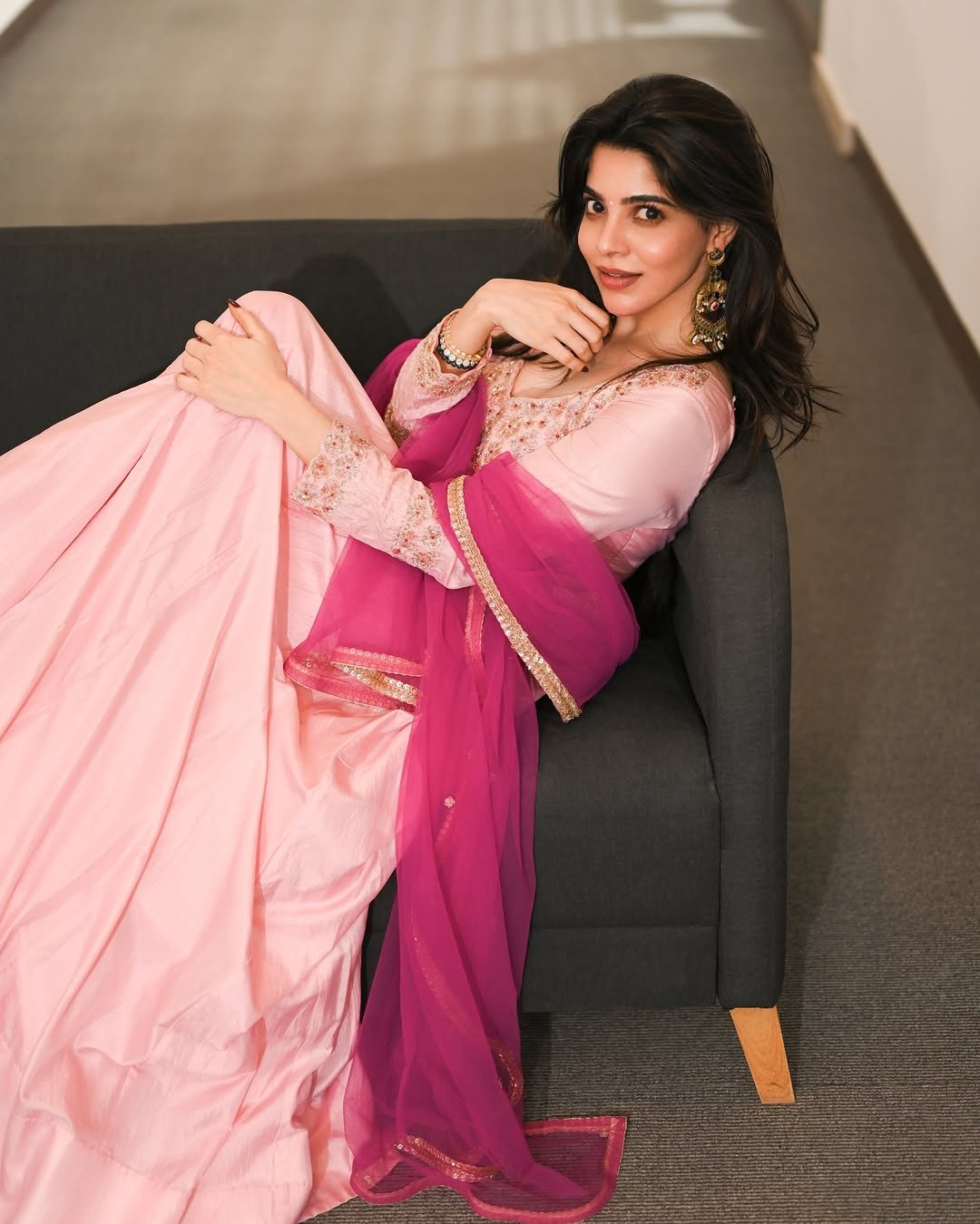 Divya Bharathi Looks Stunning in a Pink Anarkali (5)