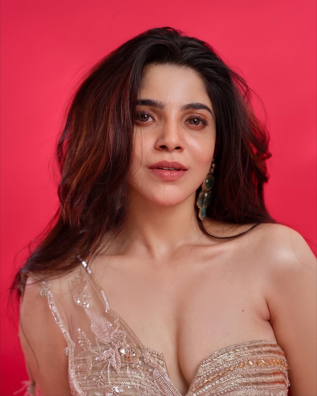 Divya Bharathi Radiates Confidence in Latest Studio Shoot (3)