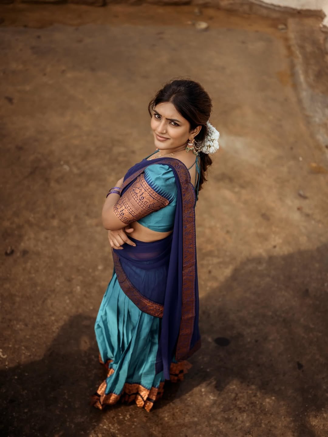 Eesha Rebba Blue Saree Photoshoot – Elegant Traditional Look (10)