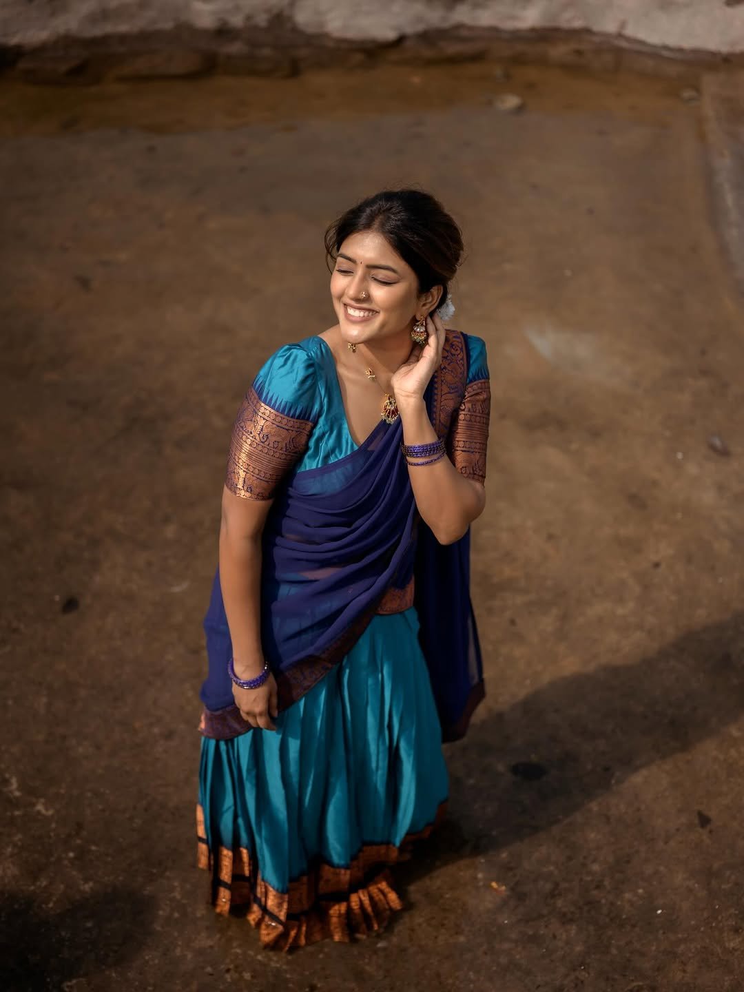 Eesha Rebba Blue Saree Photoshoot – Elegant Traditional Look (11)