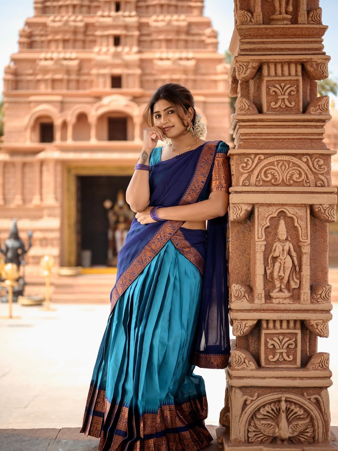 Eesha Rebba Blue Saree Photoshoot – Elegant Traditional Look (15)