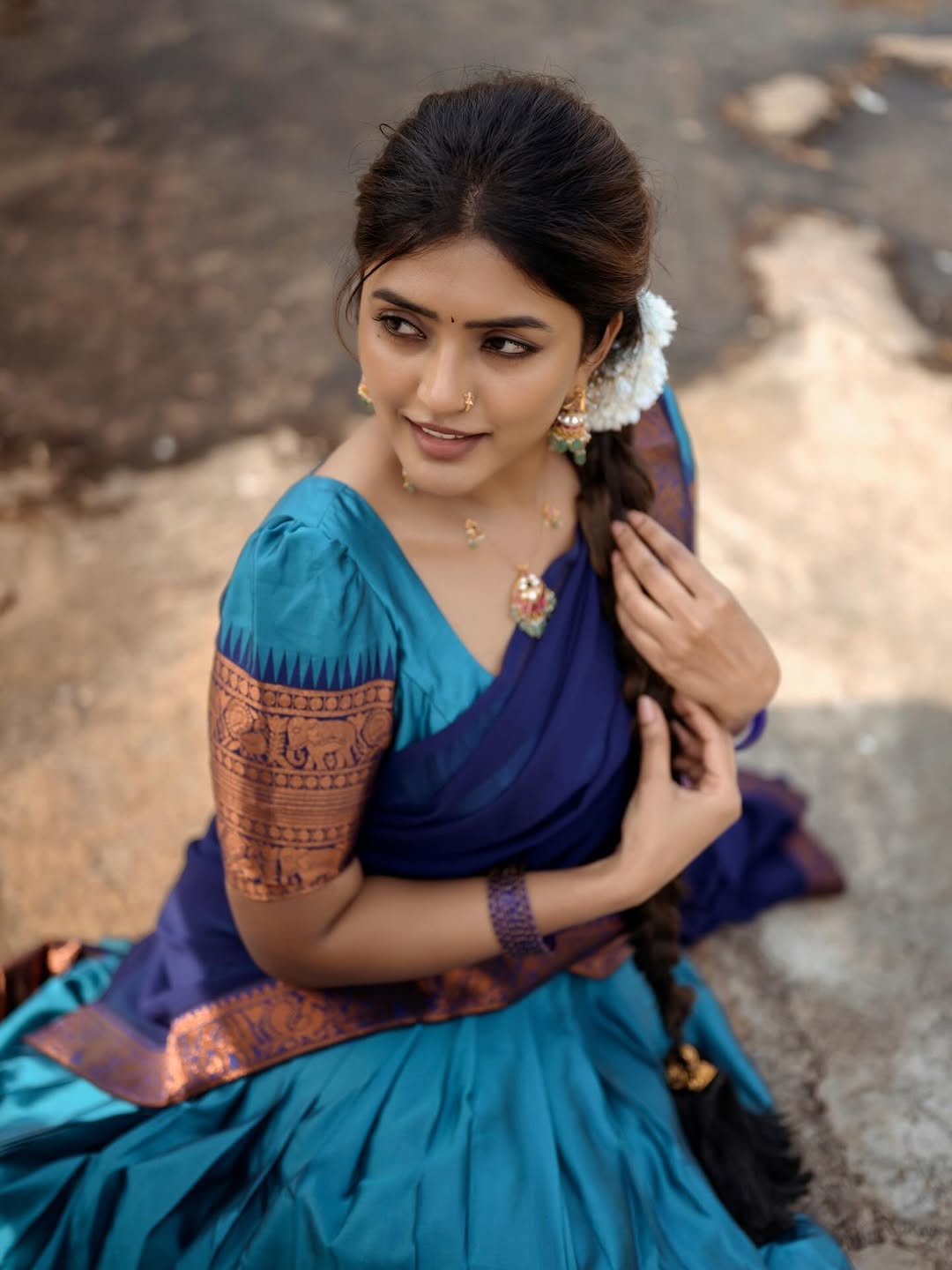 Eesha Rebba Blue Saree Photoshoot – Elegant Traditional Look (8)