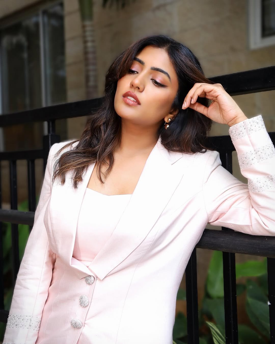 Eesha Rebba Latest HD Images – Elegant White Blazer Photoshoot Still (7)