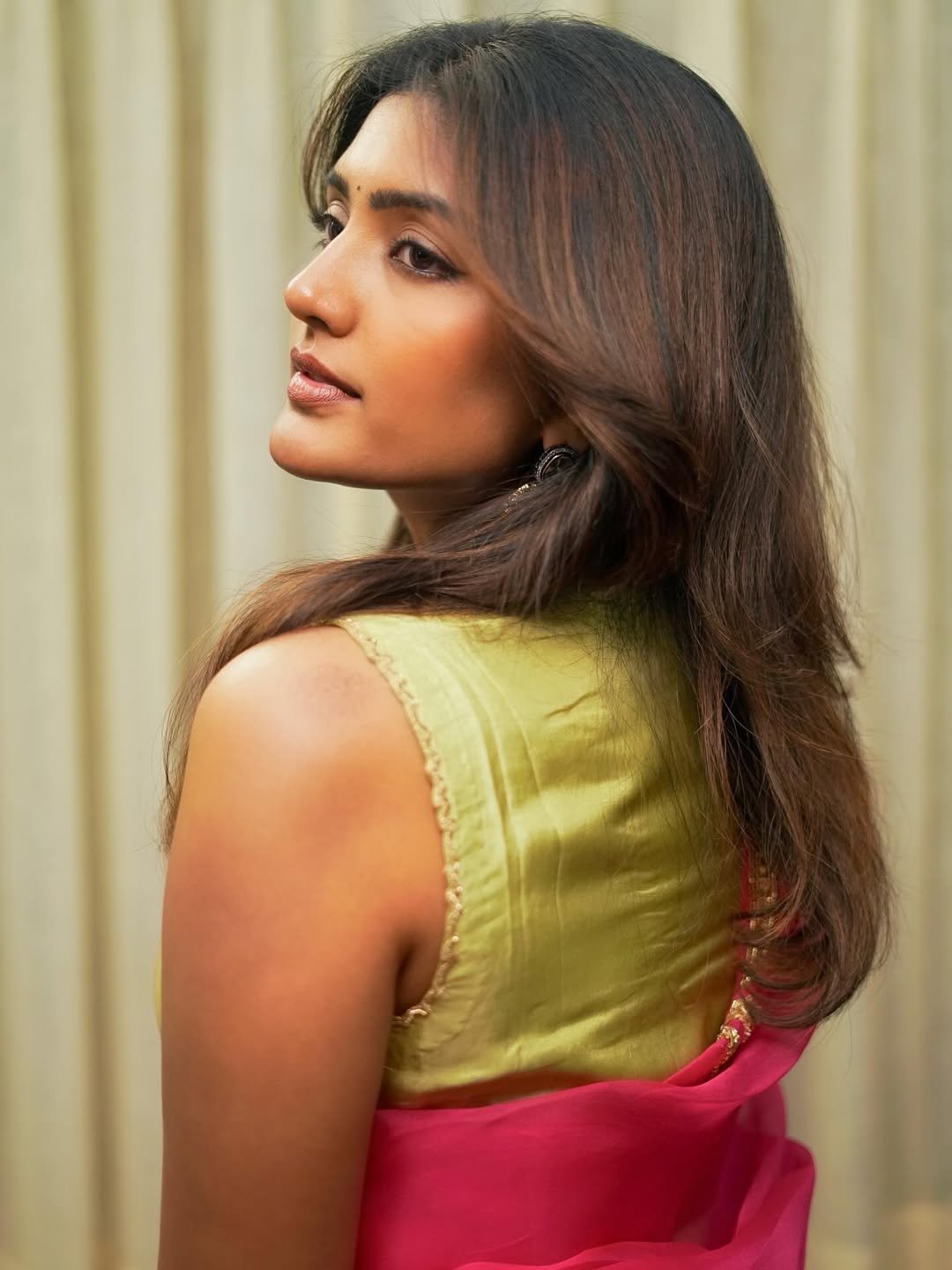 Eesha Rebba Looks Graceful in a Yellow Anarkali With Pink Dupatta (15)