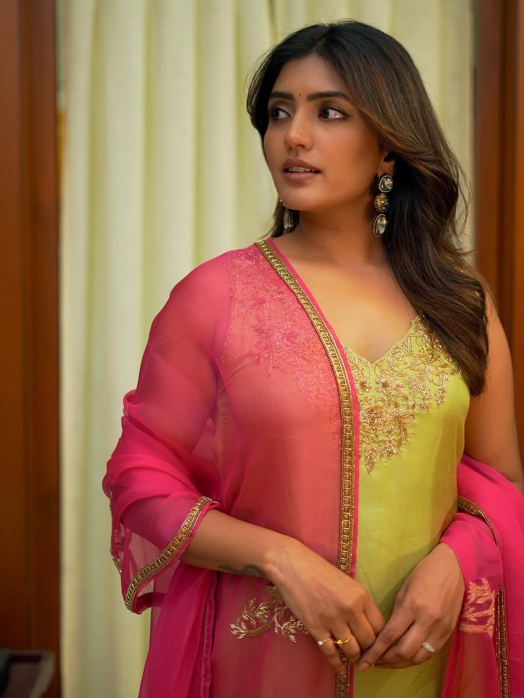 Eesha Rebba Looks Graceful in a Yellow Anarkali With Pink Dupatta (4)