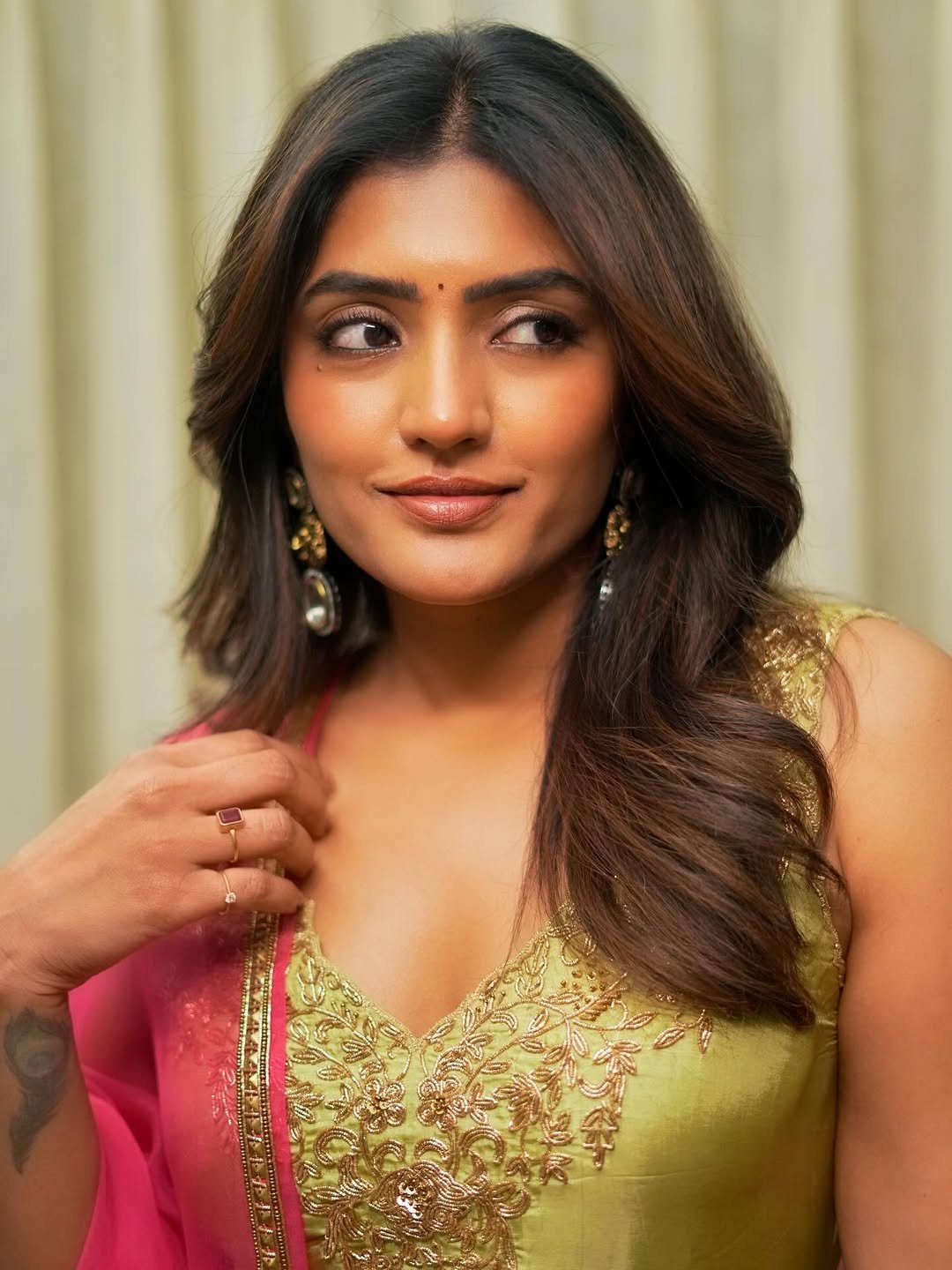 Eesha Rebba Looks Graceful in a Yellow Anarkali With Pink Dupatta (7)