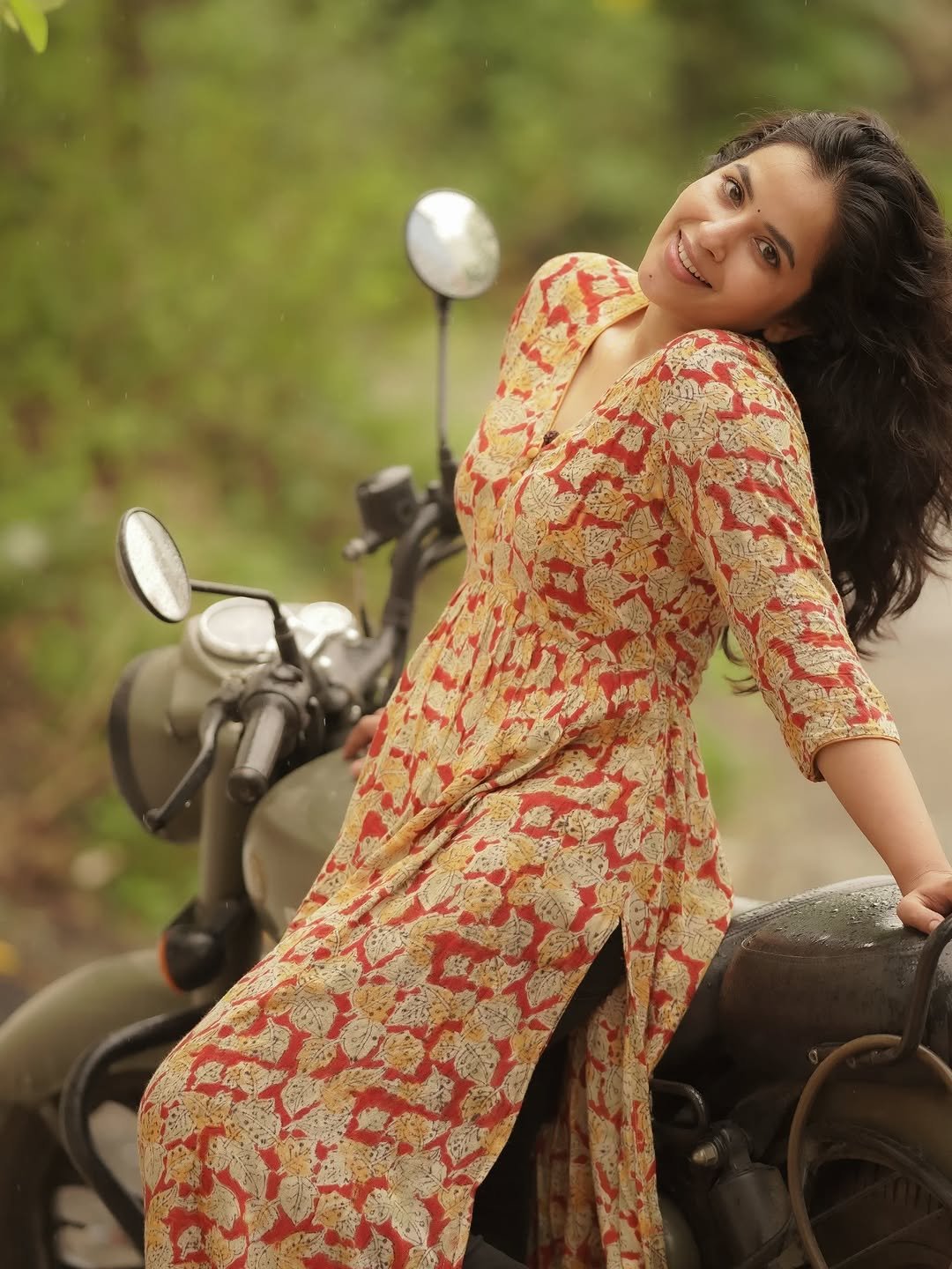 Komalee Prasad Casual Outfit Photos – Elegant & Effortless (9)