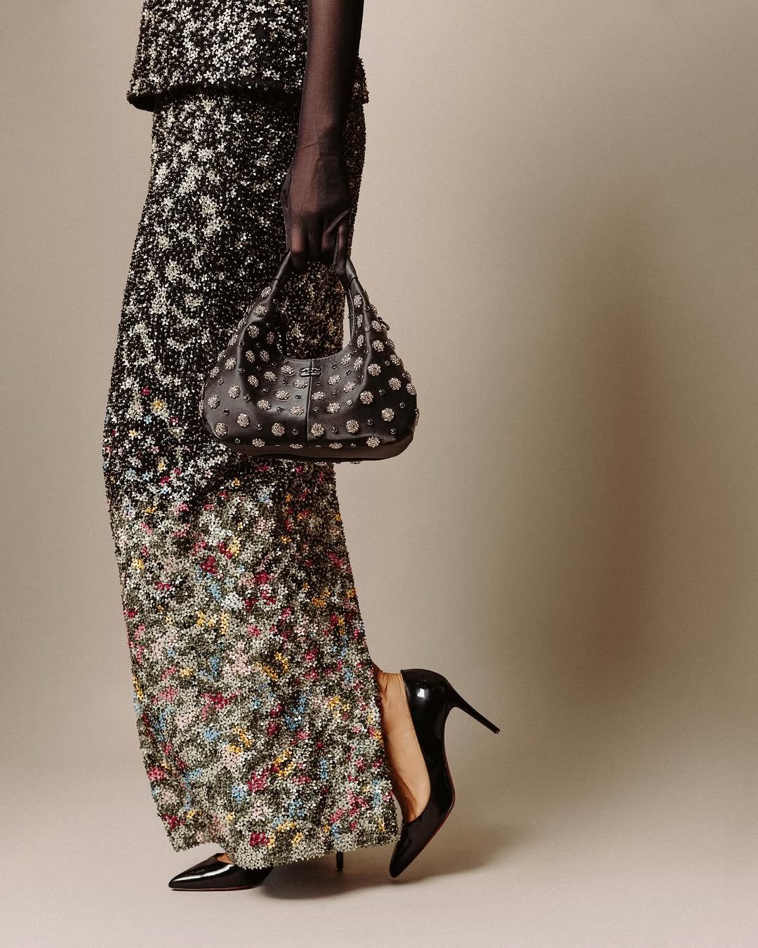 Malavika Mohanan Glamorous Black Dress Photos – New HD Pics Gallery (8)