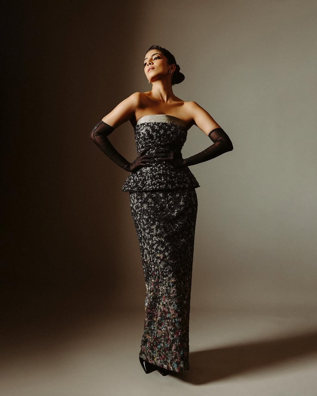 Malavika Mohanan Glamorous Black Dress Photos – New HD Pics Gallery (9)