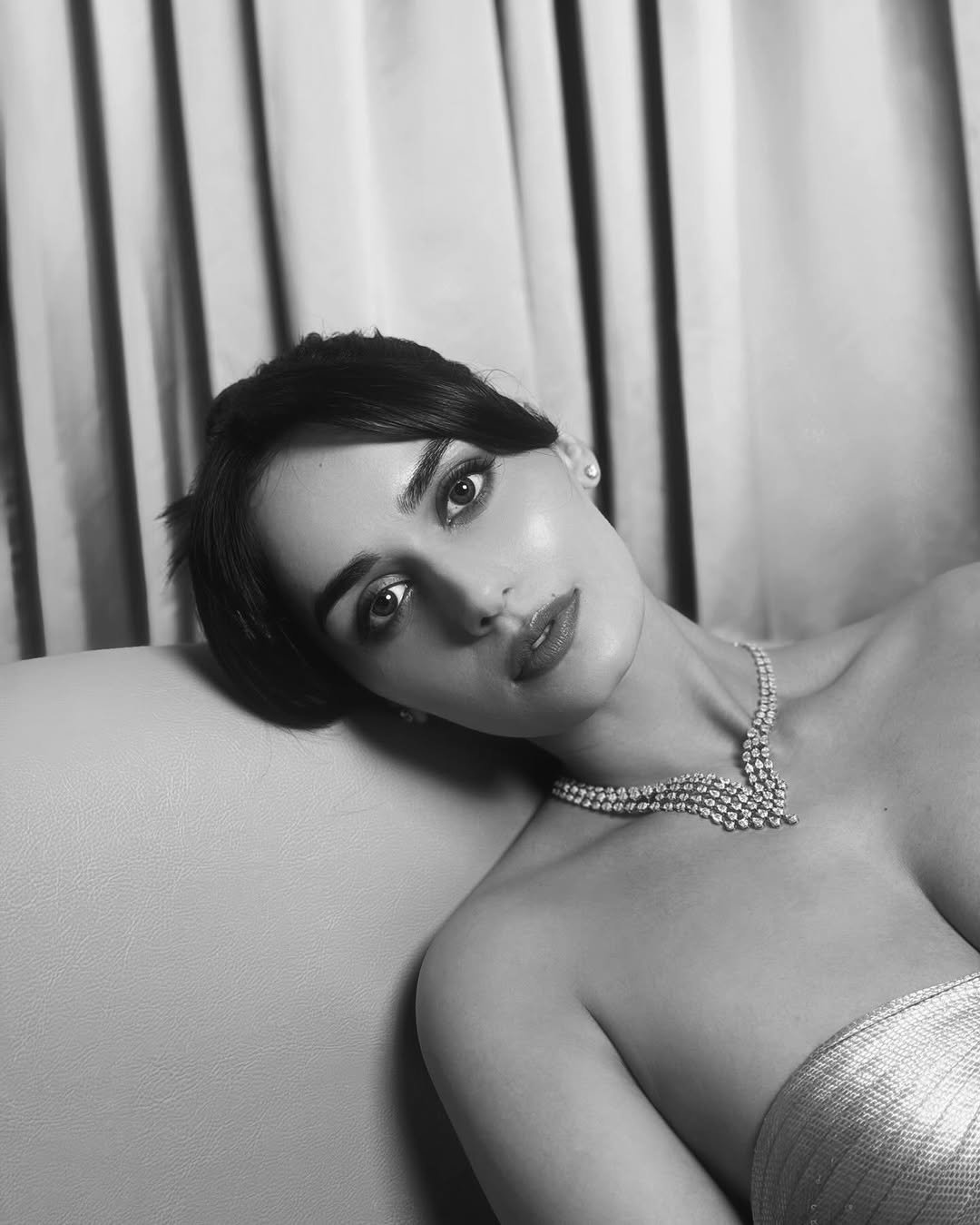 Manushi Chhillar Metallic Bustier Gown – Glam Evening Look (4)