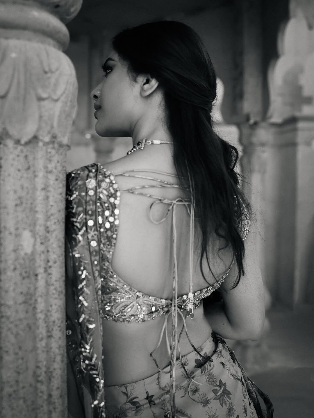 Nabha Natesh HD Photos in Purple Saree – Elegant Temple Pics Collection (6)