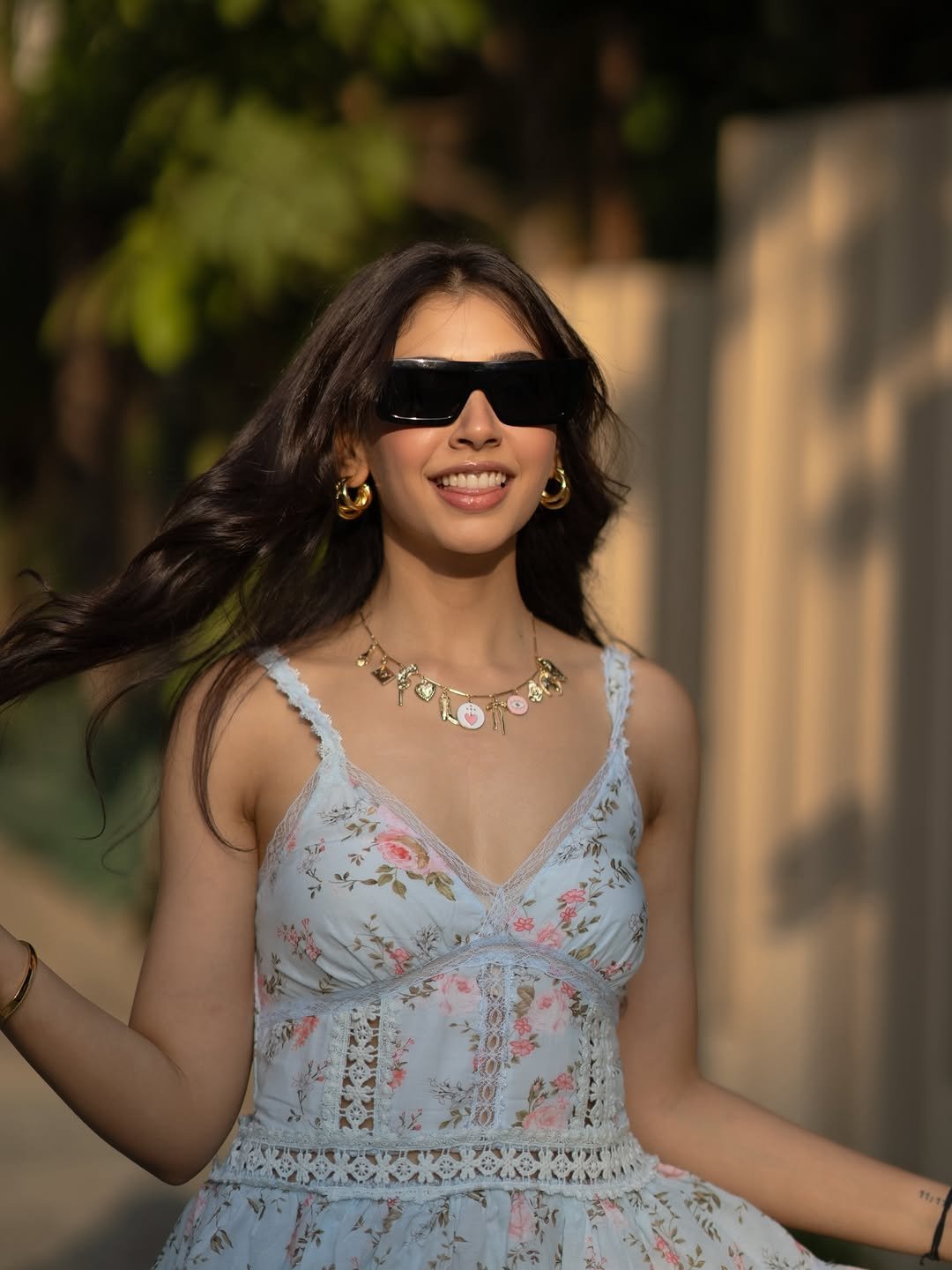 Niti Taylor Looks Effortlessly Beautiful in a Floral Dress – Latest Photos (13)