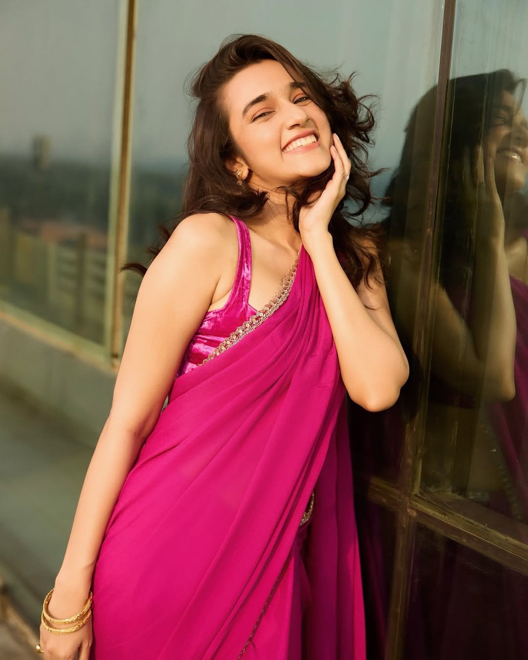 Nuveksha Latest Saree Images – Hot Pink Saree HD Photoshoot Stills (14)