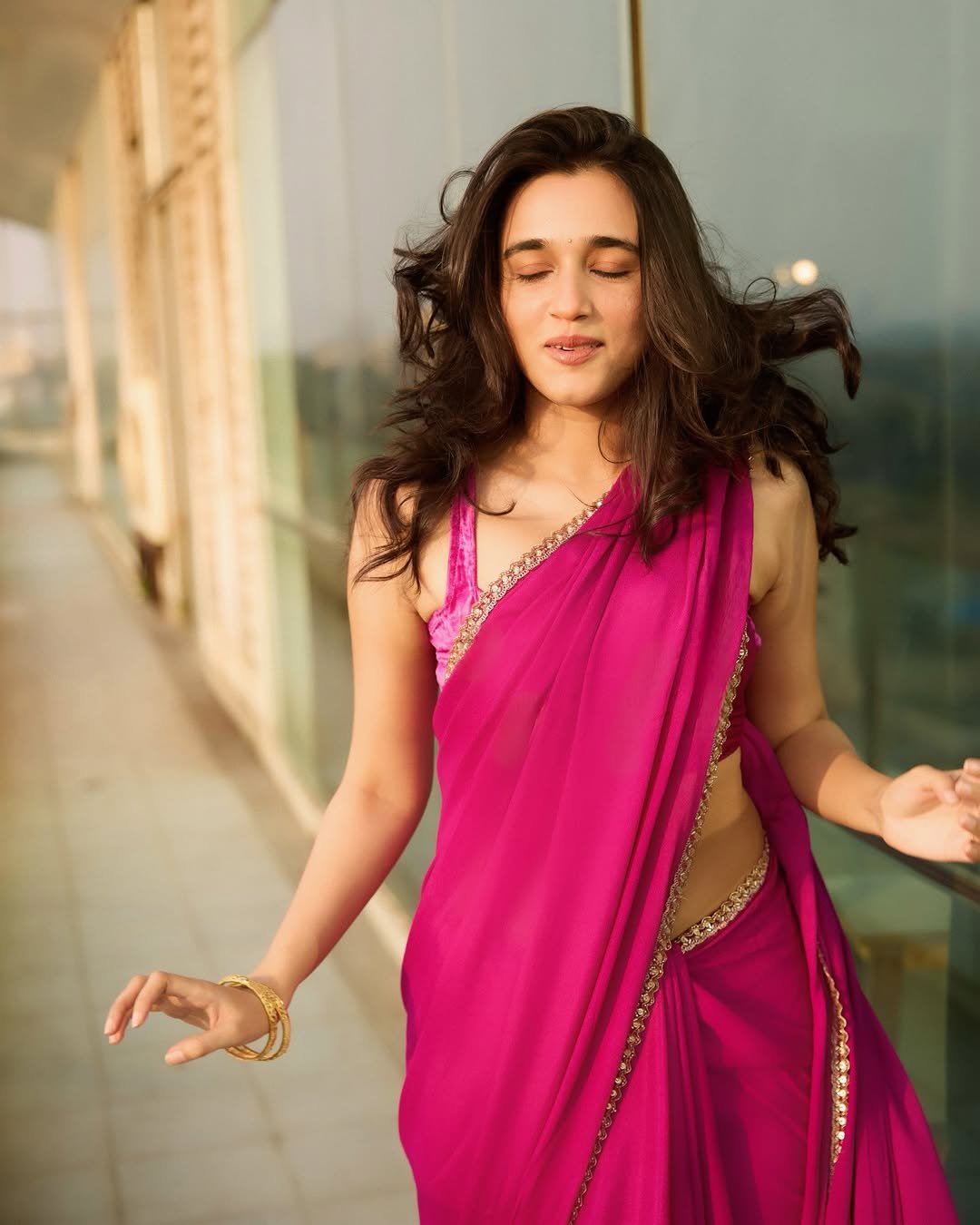 Nuveksha Latest Saree Images – Hot Pink Saree HD Photoshoot Stills (3)