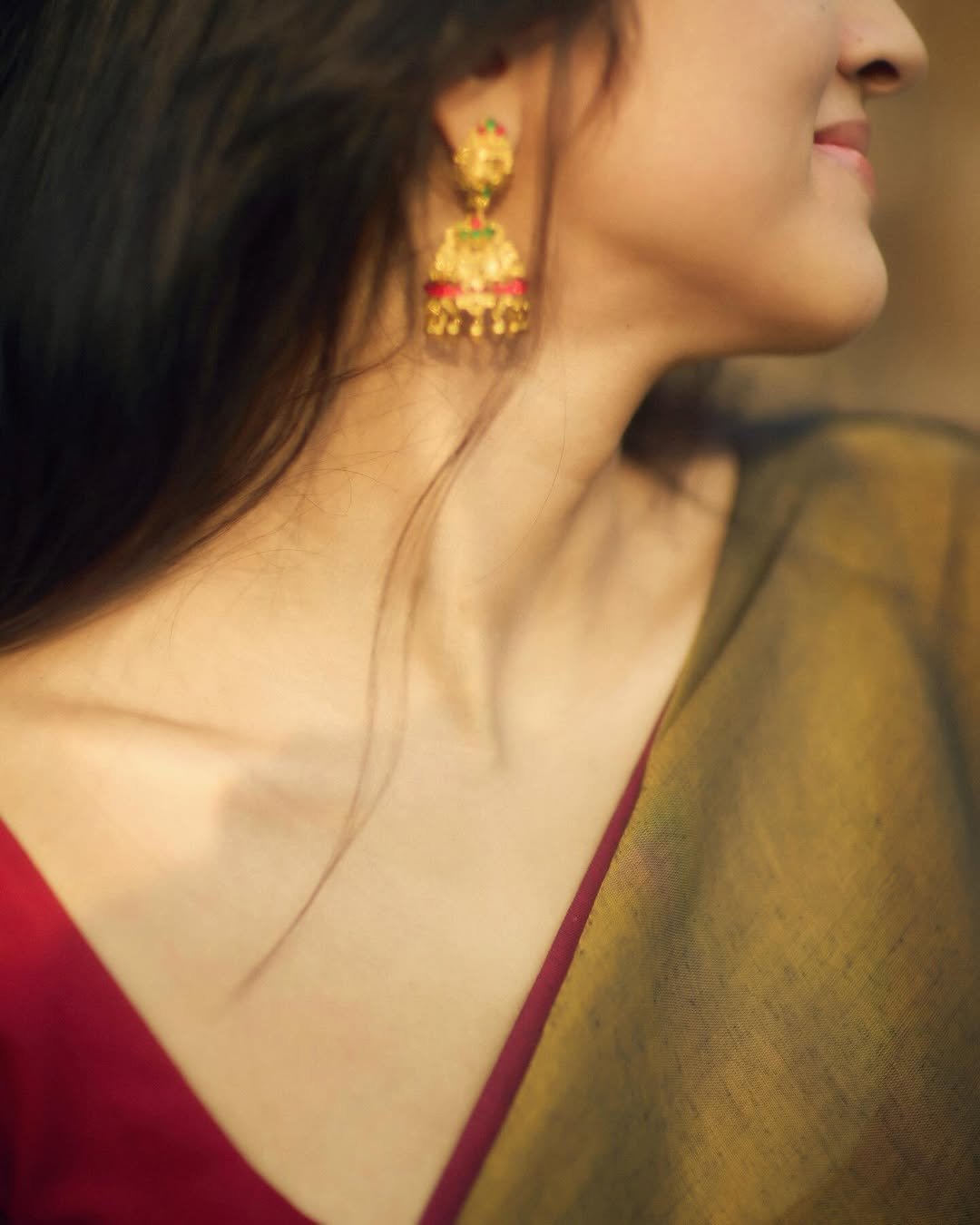 Nuveksha Soft Focus Saree Look – Traditional Ethnic Beauty (3)