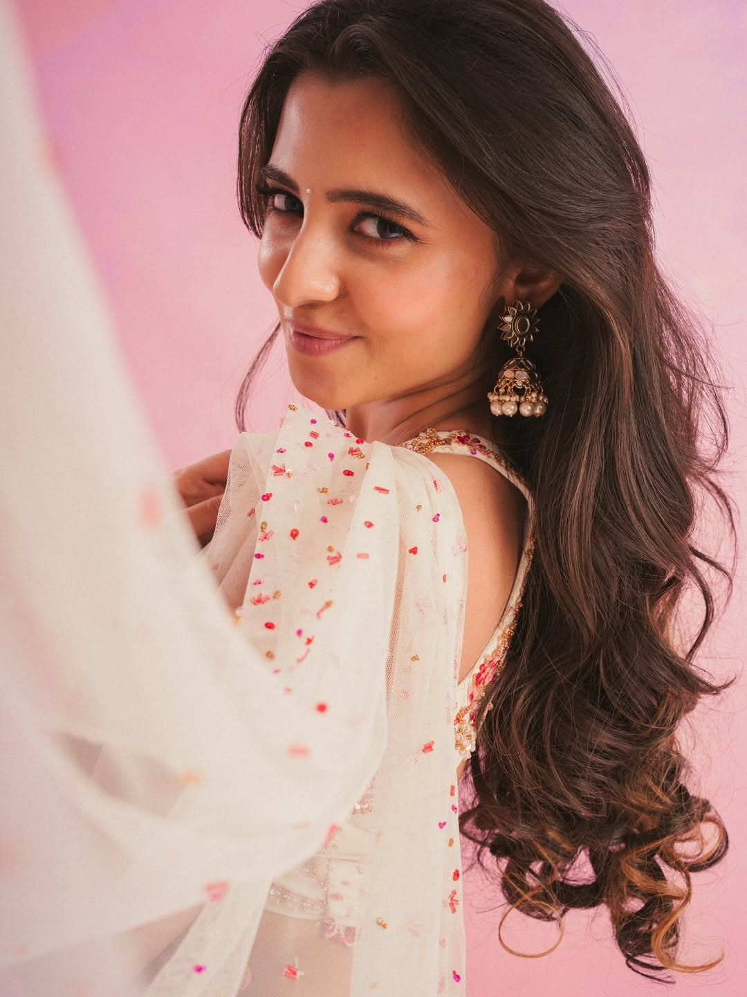 Preethi Asrani Looks Elegant in a White Dress (10)