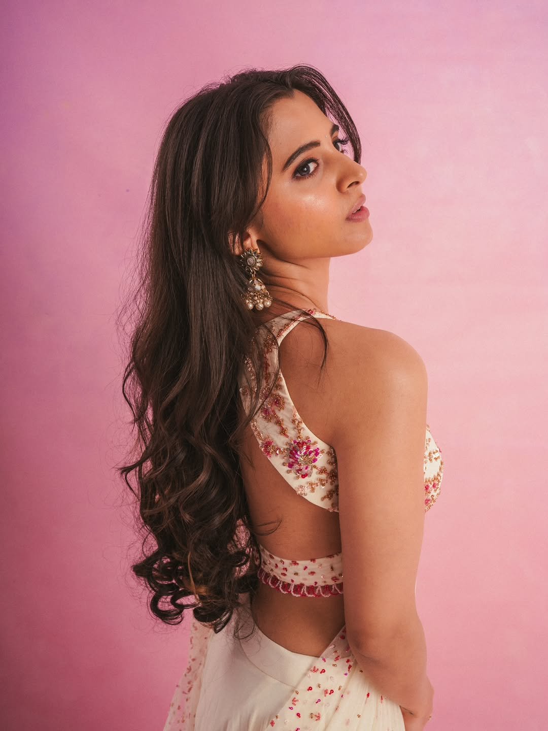 Preethi Asrani Looks Elegant in a White Dress (11)