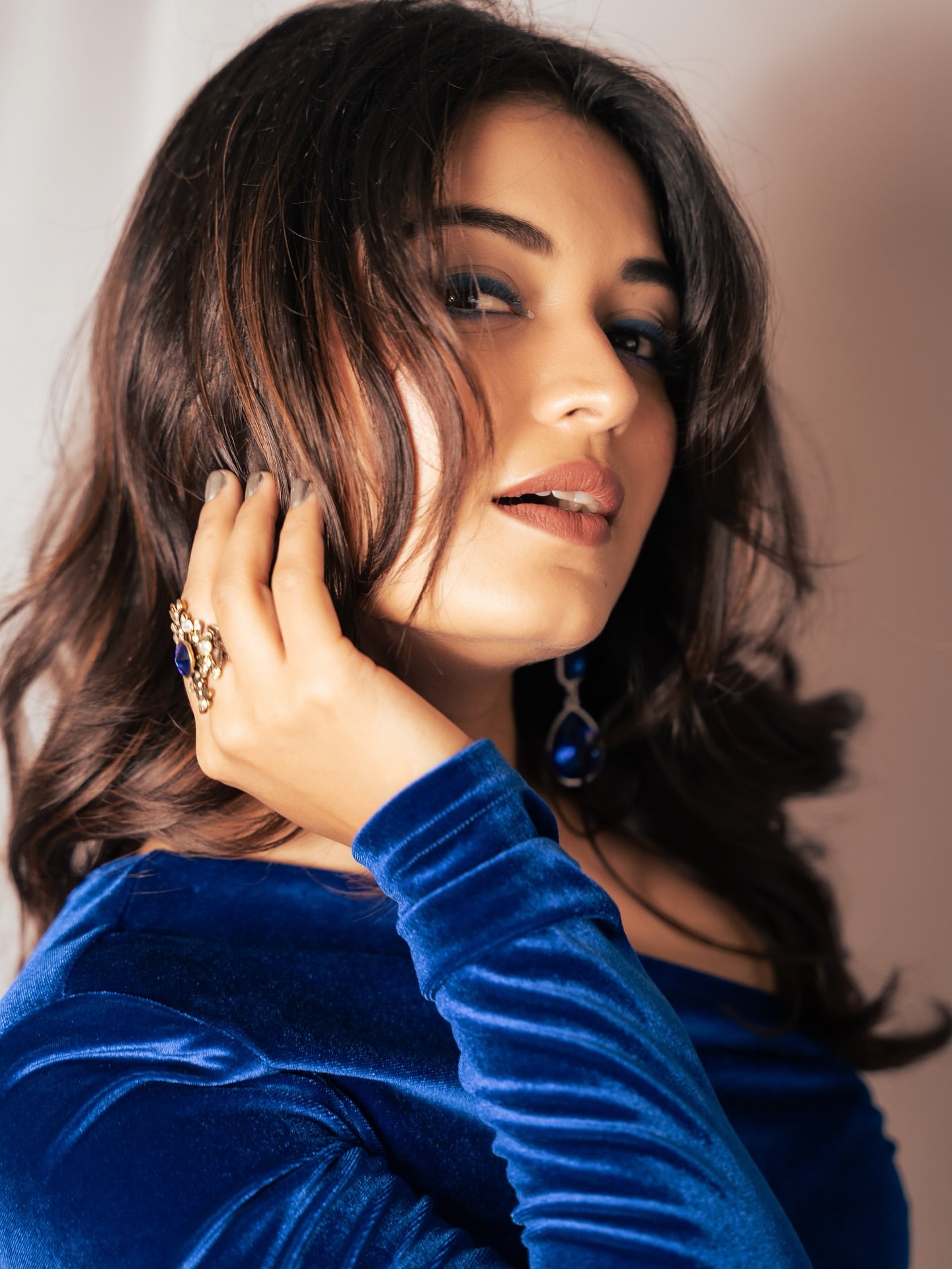 Priyanka Jain Blue Bodycon Outfit – Latest Glam Photoshoot (14)