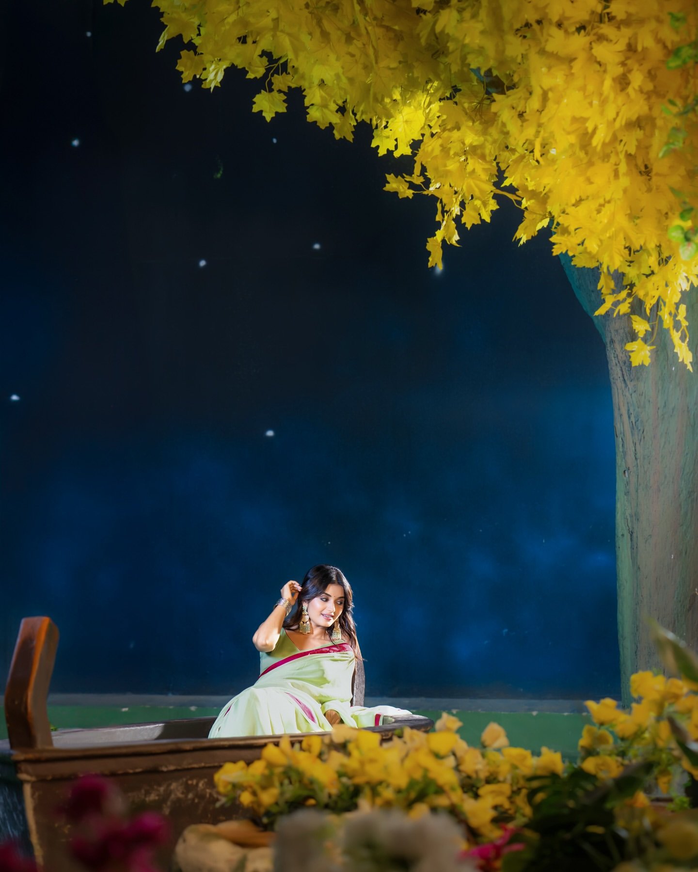 Priyanka Jain Riverside Photoshoot in Green Saree (15)