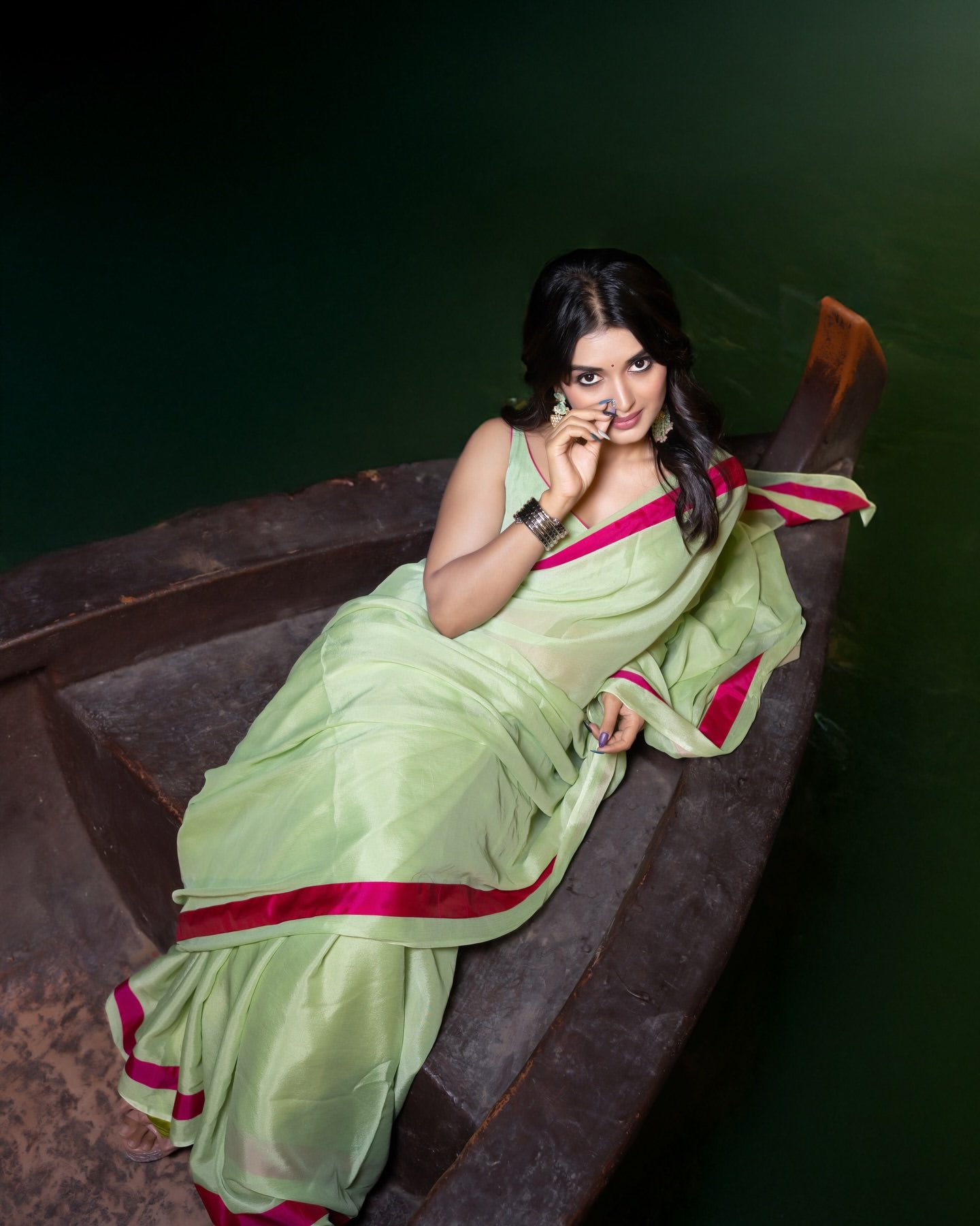 Priyanka Jain Riverside Photoshoot in Green Saree (3)