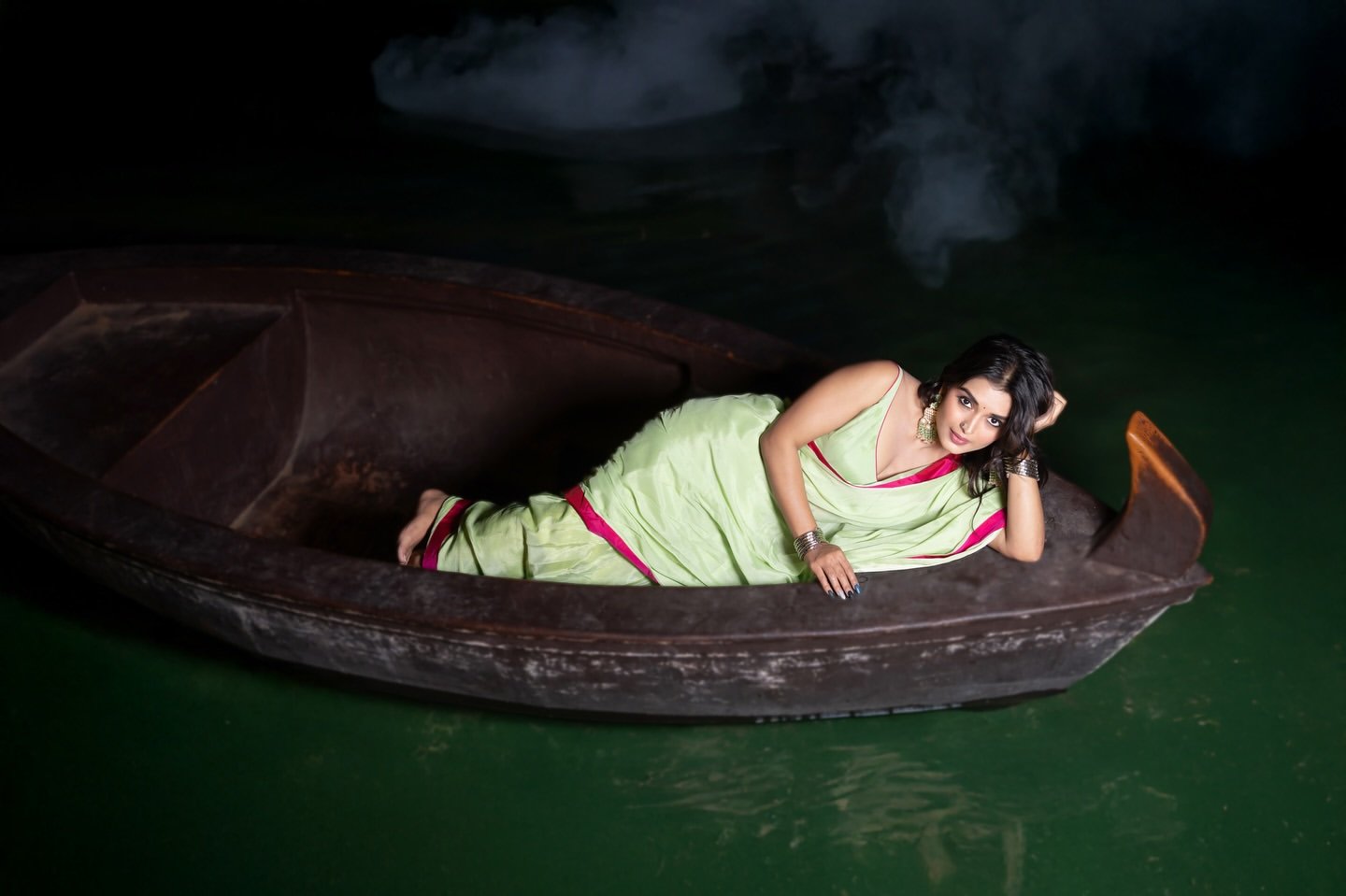 Priyanka Jain Riverside Photoshoot in Green Saree (7)