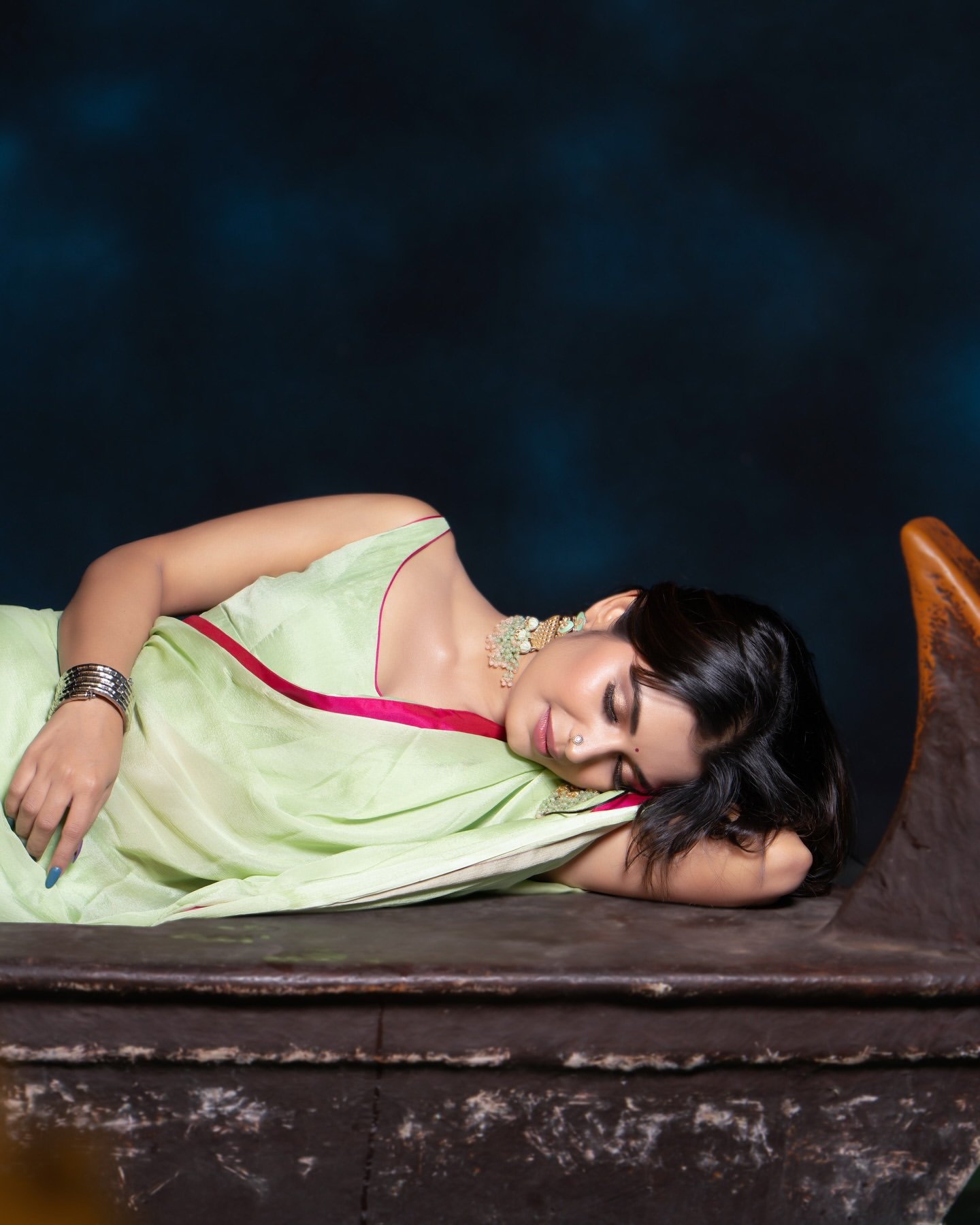 Priyanka Jain Riverside Photoshoot in Green Saree (9)