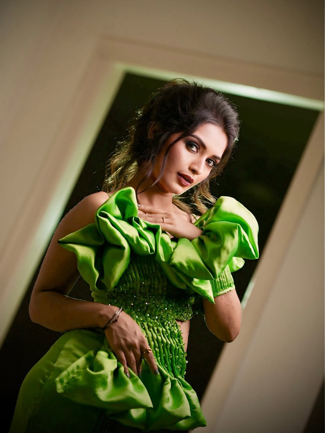 Priyanka Jain in Green Gown – Bold & Stylish Look (8)
