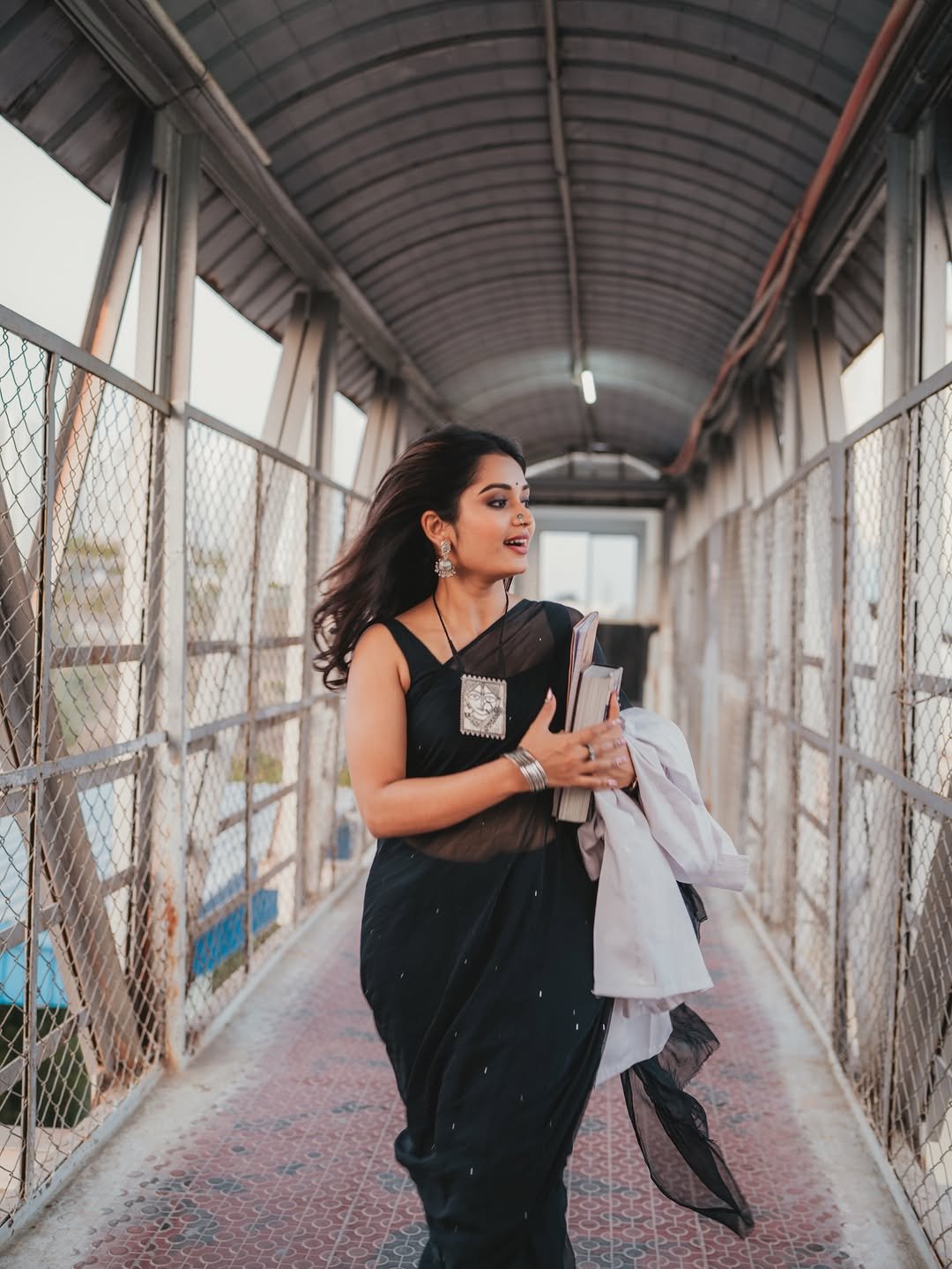 Priyanka Jain’s Latest Photos in Black Saree (1)