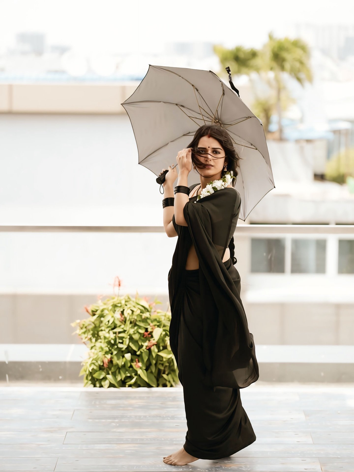 Priyanka Jain’s Latest Photos in Black Saree (14)