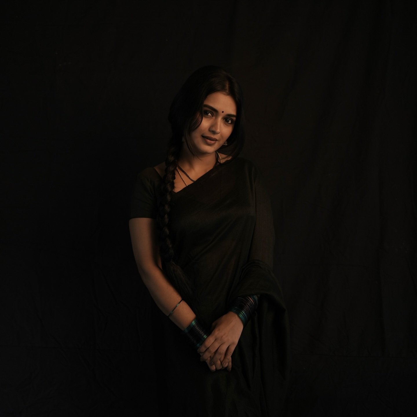 Priyanka Jain’s Latest Photos in Black Saree (15)