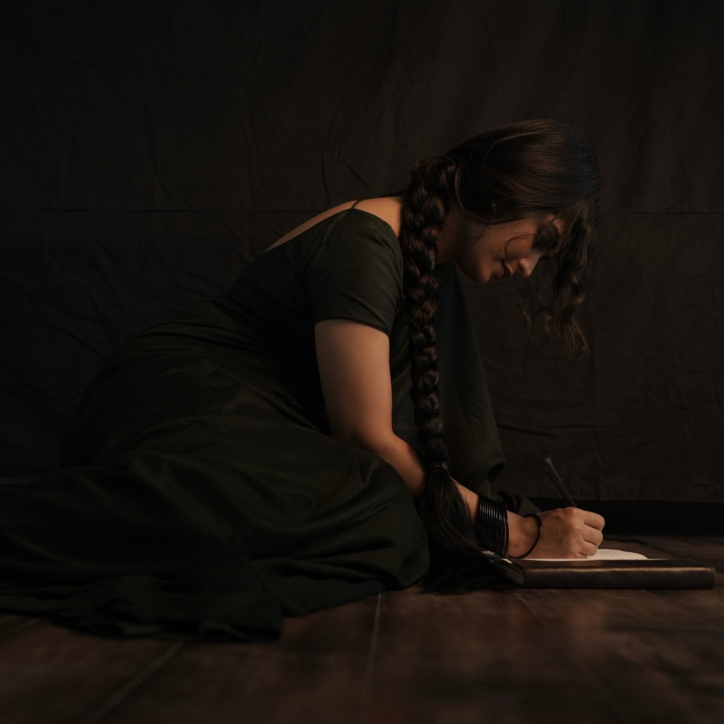 Priyanka Jain’s Latest Photos in Black Saree (16)