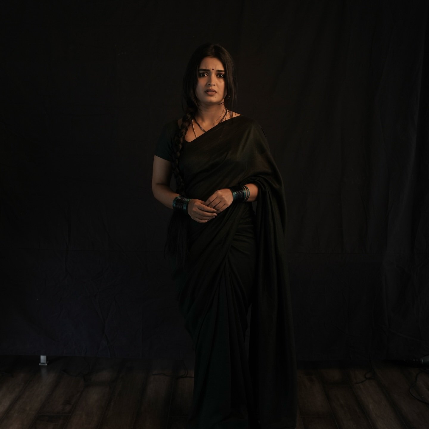 Priyanka Jain’s Latest Photos in Black Saree (19)