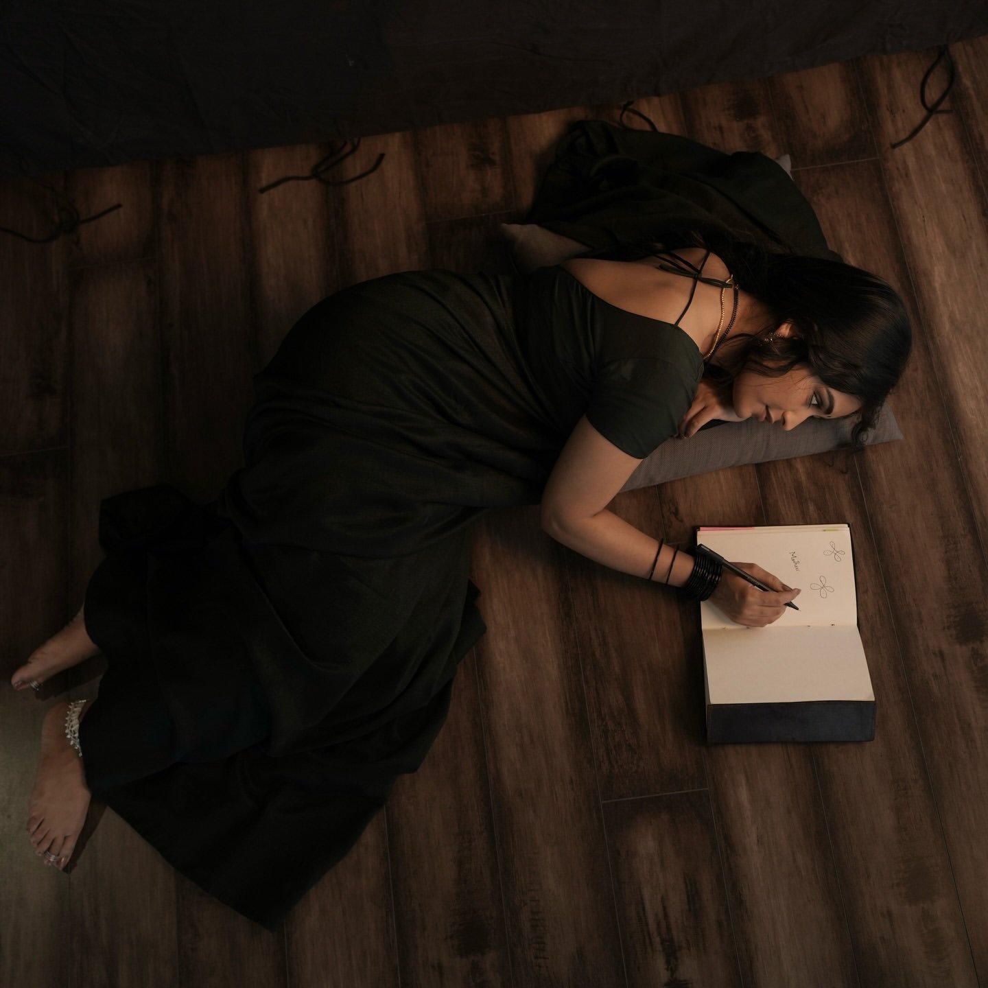 Priyanka Jain’s Latest Photos in Black Saree (20)