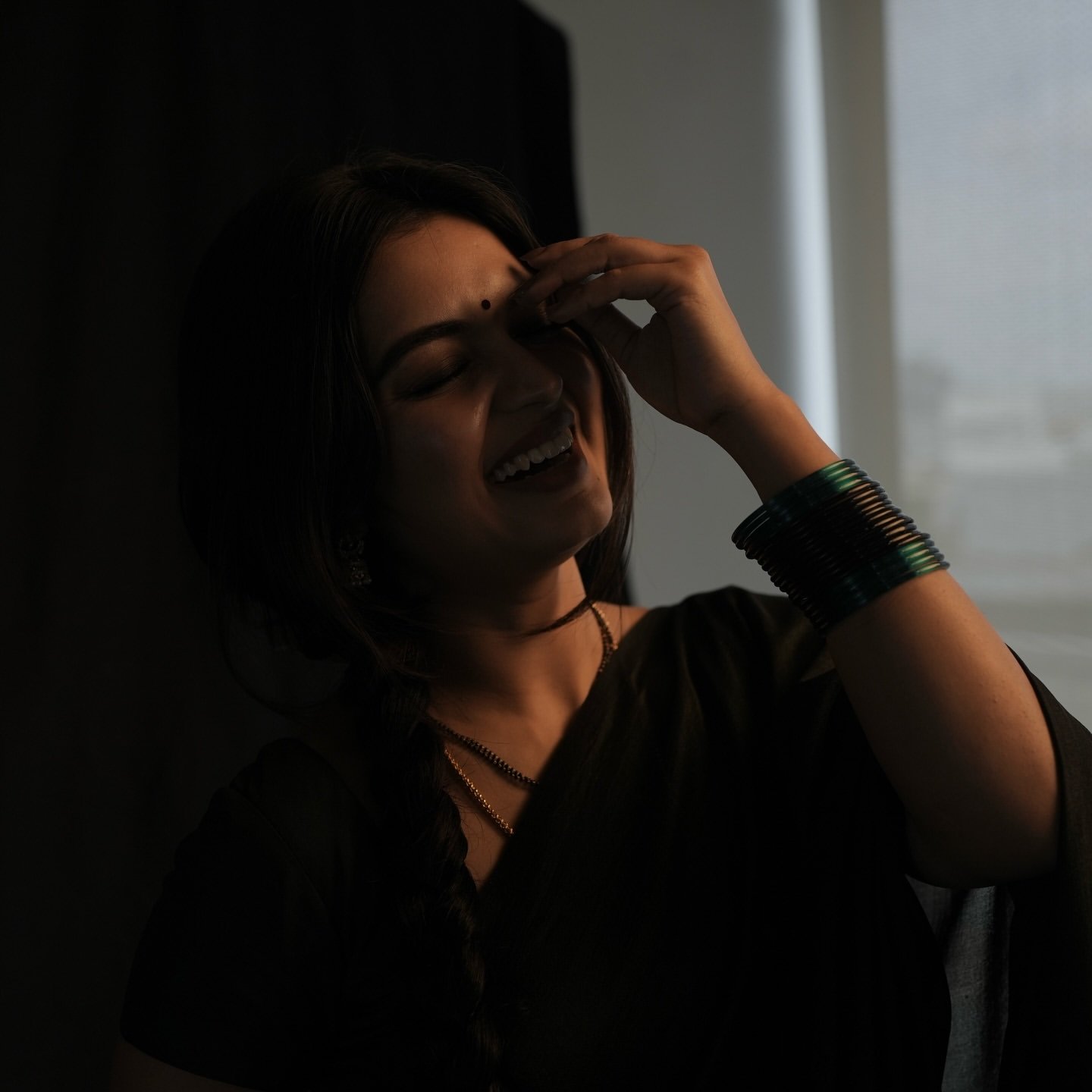 Priyanka Jain’s Latest Photos in Black Saree (22)