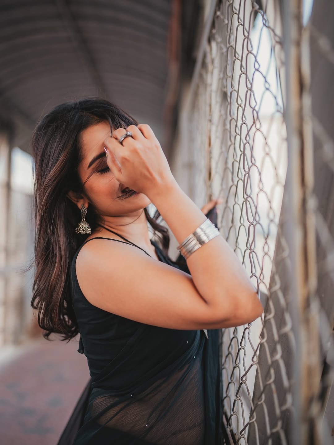 Priyanka Jain’s Latest Photos in Black Saree (29)