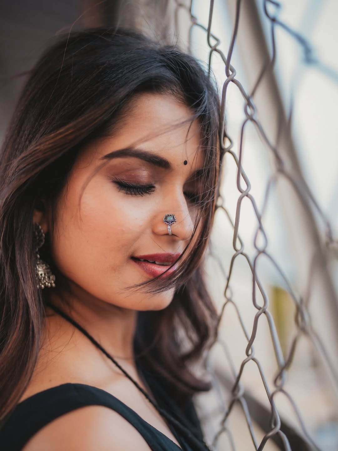 Priyanka Jain’s Latest Photos in Black Saree (31)