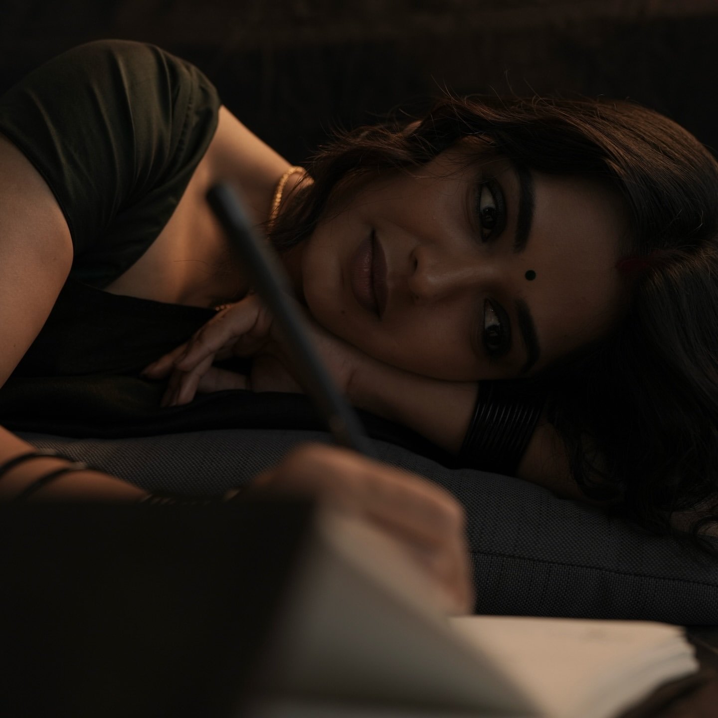 Priyanka Jain’s Latest Photos in Black Saree (7)