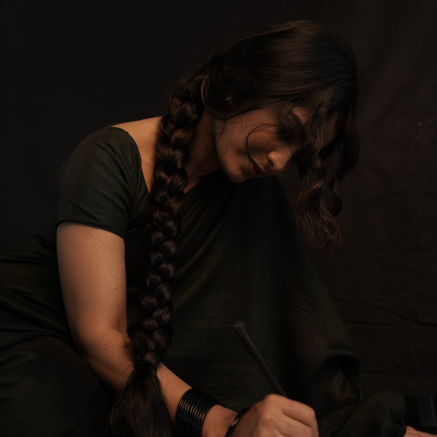 Priyanka Jain’s Latest Photos in Black Saree (8)