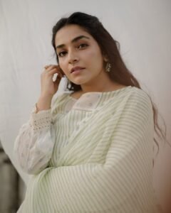 Rajisha Vijayan Graceful Traditional Look Photoshoot – Stunning HD Images (1)